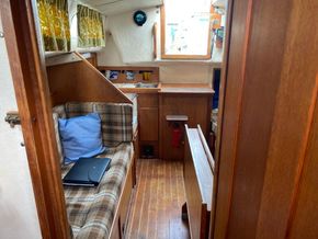 Westerly Griffon Coastal Cruiser - Interior
