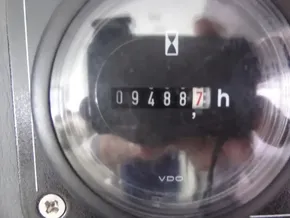 Hour meter reading 9488.7 hours on a 2020 Leopard 43 Powercat.