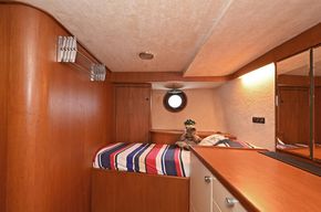 Dubble cabin with two single beds and tioilet and washmachine/dryer