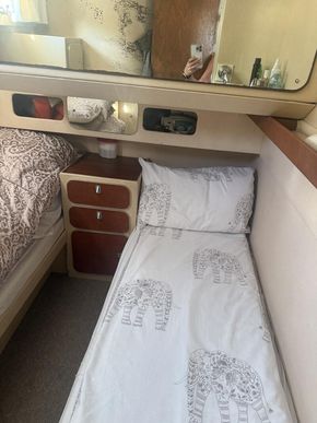 Guest bedroom 