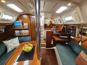 Beneteau Oceanis 321  - Saloon