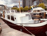 Dutch Barge with London mooring