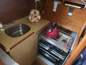 Moody 29  - Galley