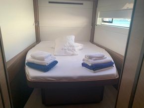 Lagoon 46 Flybridge - Forward Cabin