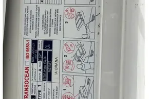 Instruction label on Jeanneau Sun Odyssey 389, 2020 model, detailing safety procedures.