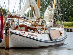 life aboard sailing yacht 'Lemsteraak'