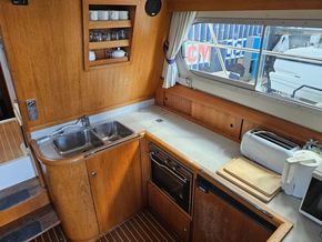 Nimbus 370 Commander  - Galley