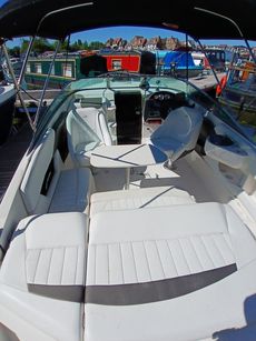 2005 Regal 2250 Cuddy Cabin	