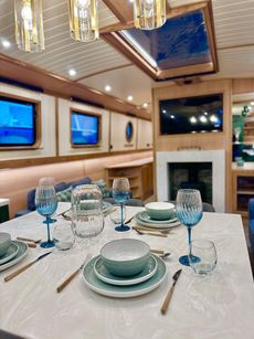 BESPOKE BOAT CO 65ft WIDEBEAM