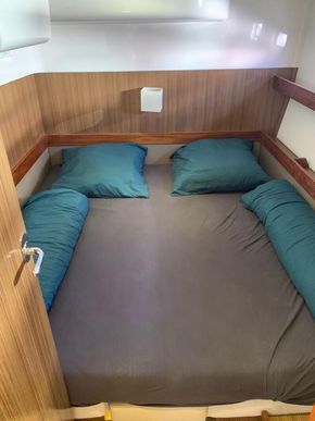 2012 Bavaria Sport 43 Hard Top 31