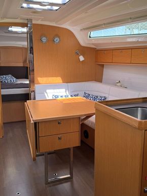 2017 Bavaria 37 Cruiser 14