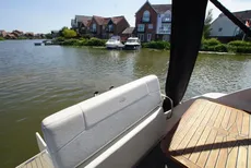 2005 Regal 2565 Window Express