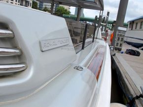 Royal Tender Limo 29'  - Side Deck