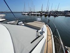 2018 Sealine C330