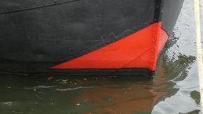 Dutch Barge Steilsteven ANTIFOULING / ANODES MAY 2024 - Hull Close Up