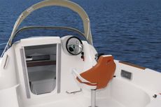 Quicksilver Cruiser 510 Cockpit