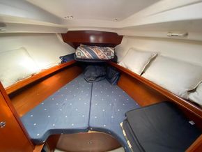 Beneteau Oceanis 323 Clipper  - Forward Cabin