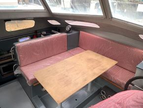 Custom Power Cat 28 ft Twin outboards - Saloon
