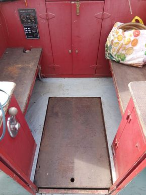 Engine hatch rear deck
