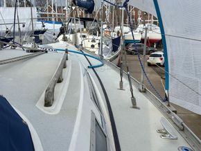 Moody 346 Aft cabin - Side Deck