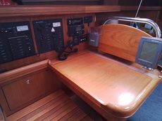 Hunter Legend 38 2007 bilge keel Perfect