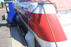 Hunton Gazelle 42  - Hull Close Up