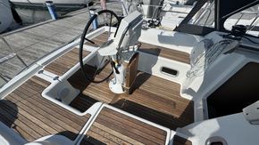 2010 Beneteau Oceanis 34 14