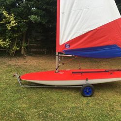 Topper sailing dinghy 47112 complete with launching trolley & cover