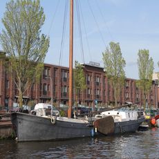 "Elegant Dutch Clipper with Spacious Interior"