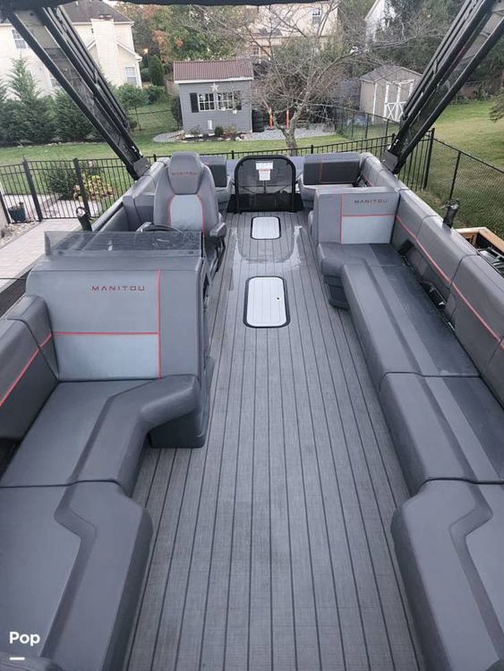 2024 Manitou 22 max bench