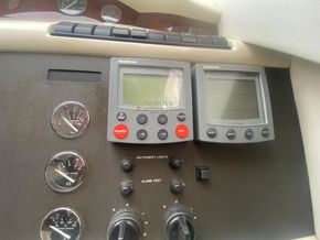 Fairline Phantom 38  - Cockpit Instruments