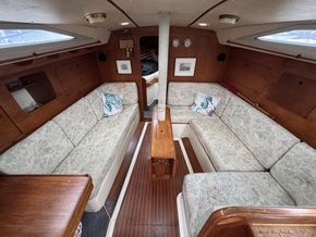 Moody 346  - Interior