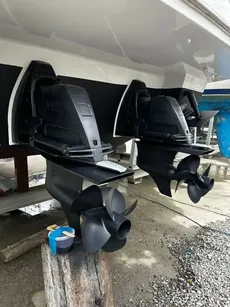 2016 Sealine C330