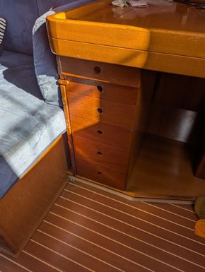 Nav table drawers