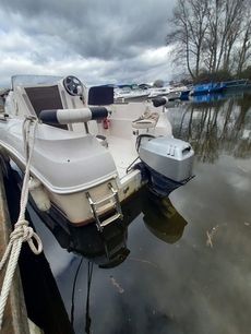 2005 Quicksilver 460 Cabin