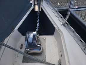 Elan 333  - Windlass
