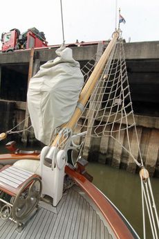 life aboard sailing yacht 'Lemsteraak' 