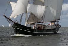 Barquentine sailing charter 