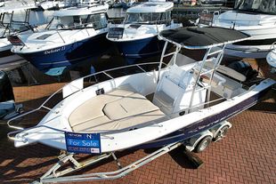 2016 White Shark 226