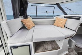 Jeanneau Merry Fisher 795 Legend - saloon table converts to additional berth