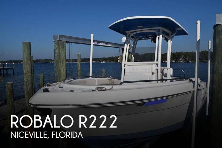 2017 Robalo r222