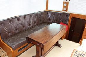 Saloon Settee