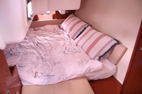 2010 Beneteau Oceanis 34 31