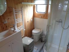 52x11 Wide beam with wheelhouse built 2009 by Maurice Hirst