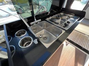 Beneteau Antares 9 OB  - Galley