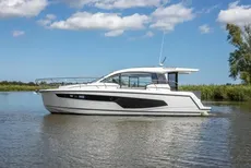 Sealine C335