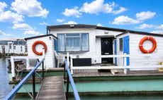 Houseboat Project with Garden & Huge Potential