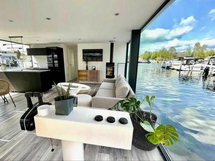 NEW BUILD - 15m Houseboat