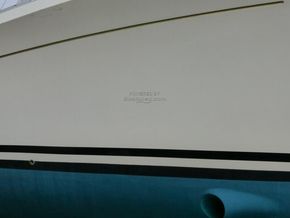 Moody 39cc Centre Cockpit - Hull Close Up