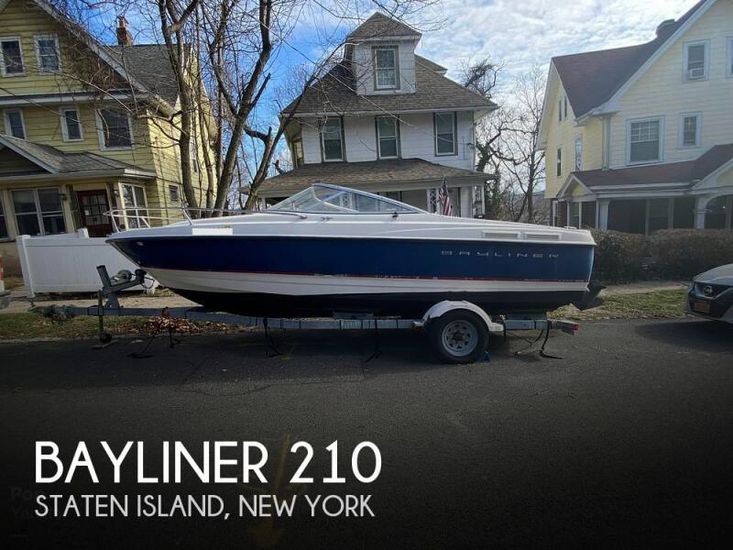 2004 Bayliner 210 cuddy